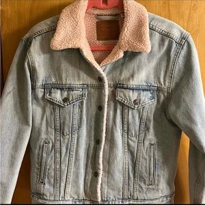 Levis trucker denim with Pale Pink sherpa interior! #soocute #levitrucker